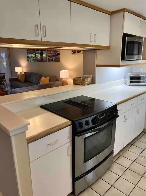 Maui Bliss: 1Br Corner Haven, Ocean & Golf Views Apartment Kahana